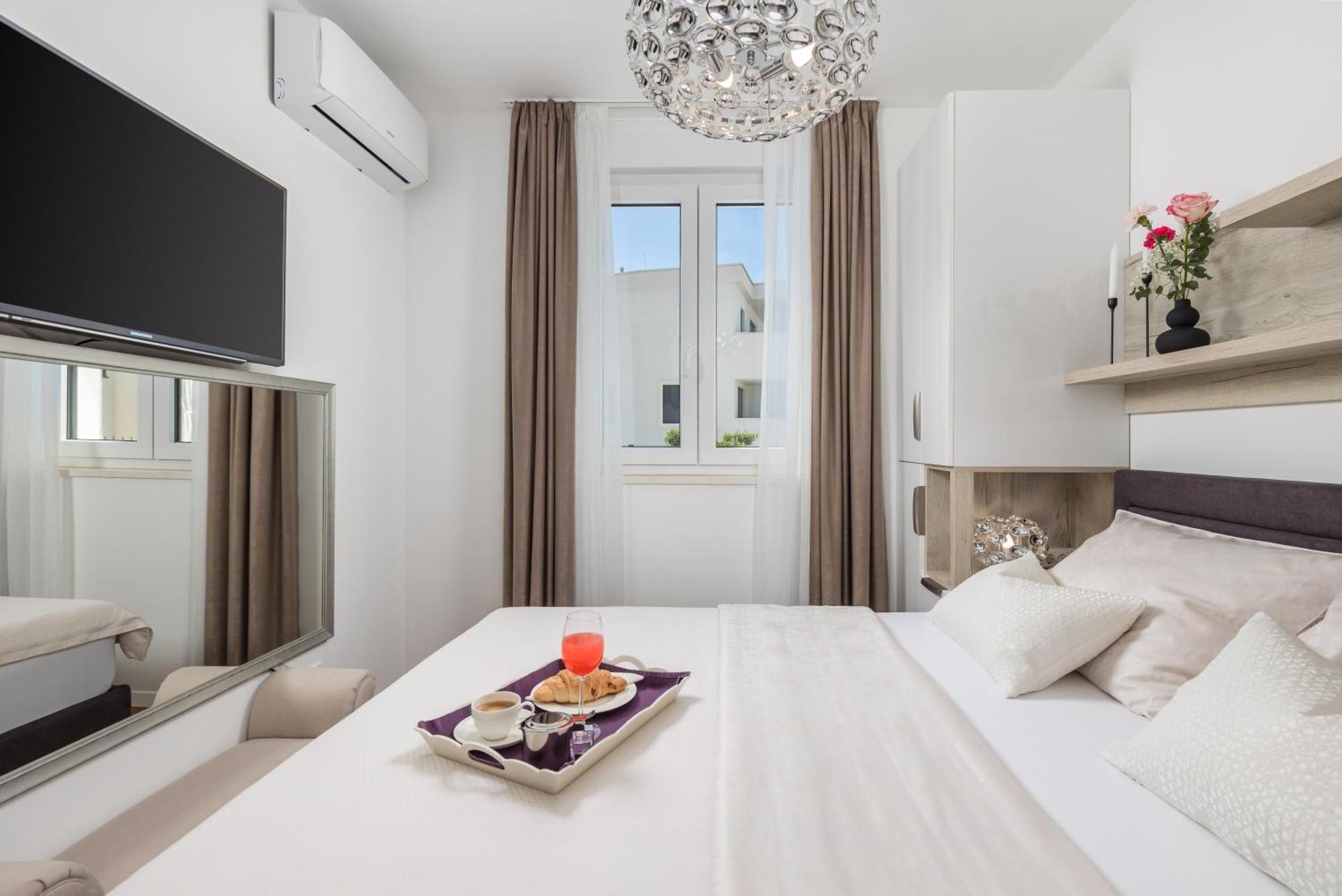 Luxury Apartment Hyperion With Private Pool And Garden Murter Exterior foto
