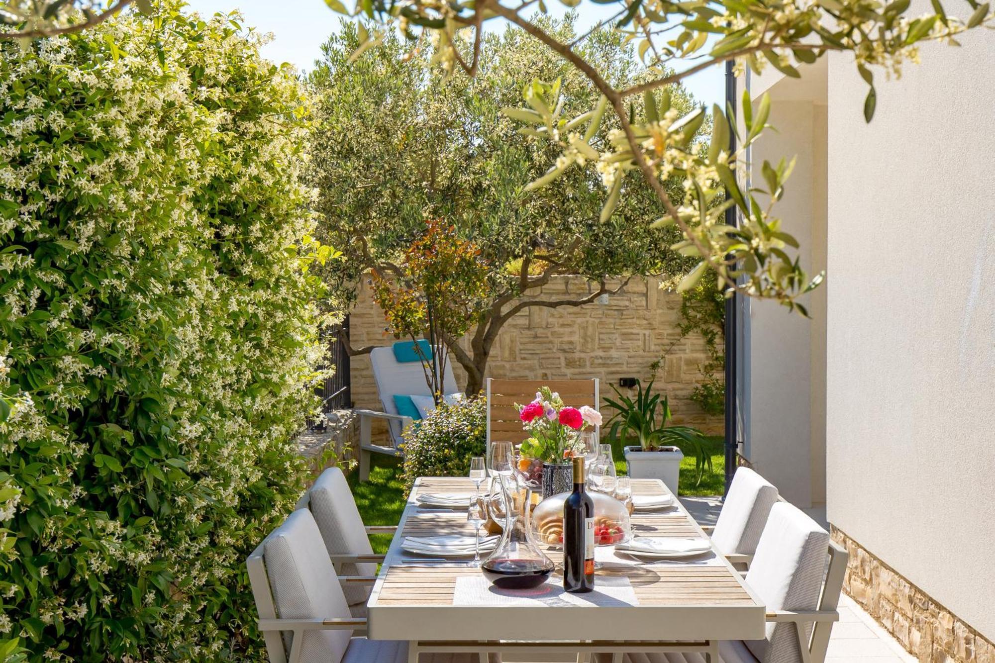 Luxury Apartment Hyperion With Private Pool And Garden Murter Exterior foto