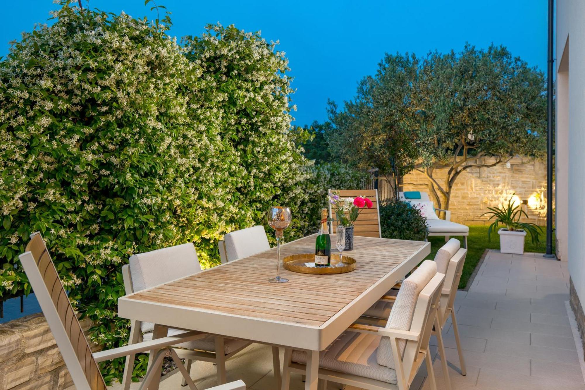 Luxury Apartment Hyperion With Private Pool And Garden Murter Exterior foto